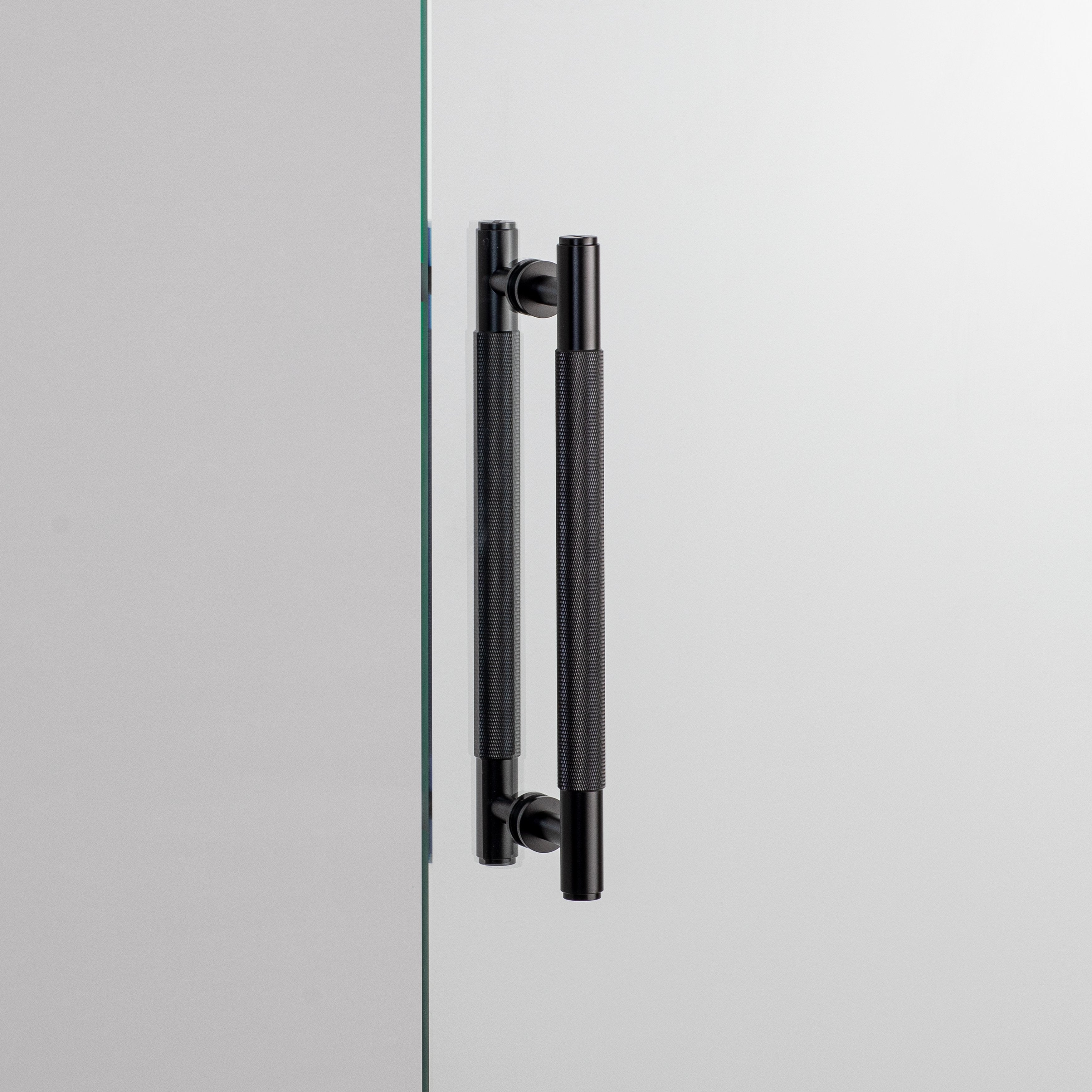PULL BAR / DOUBLE-SIDED / BLACK - No.42 Interiors