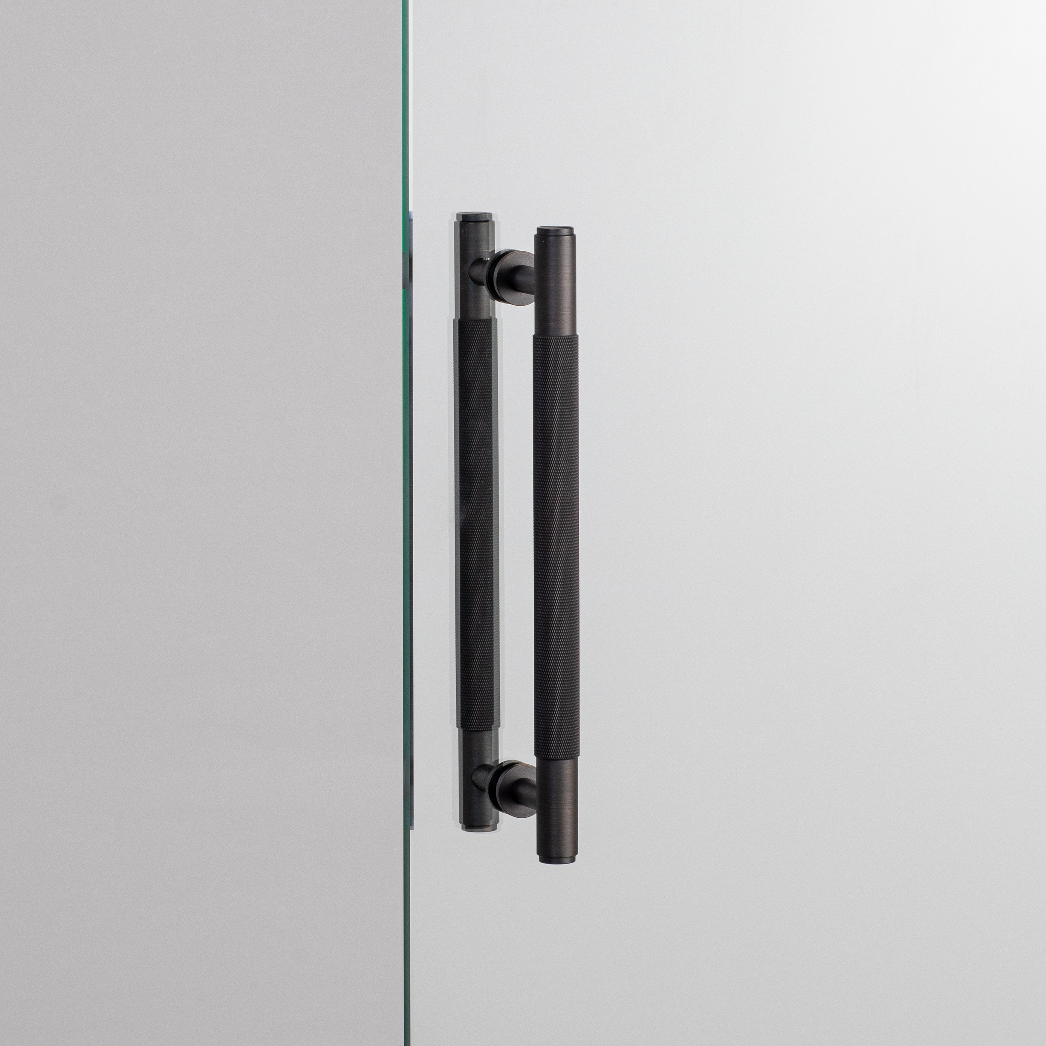 PULL BAR / DOUBLE-SIDED / SMOKED BRONZE - No.42 Interiors