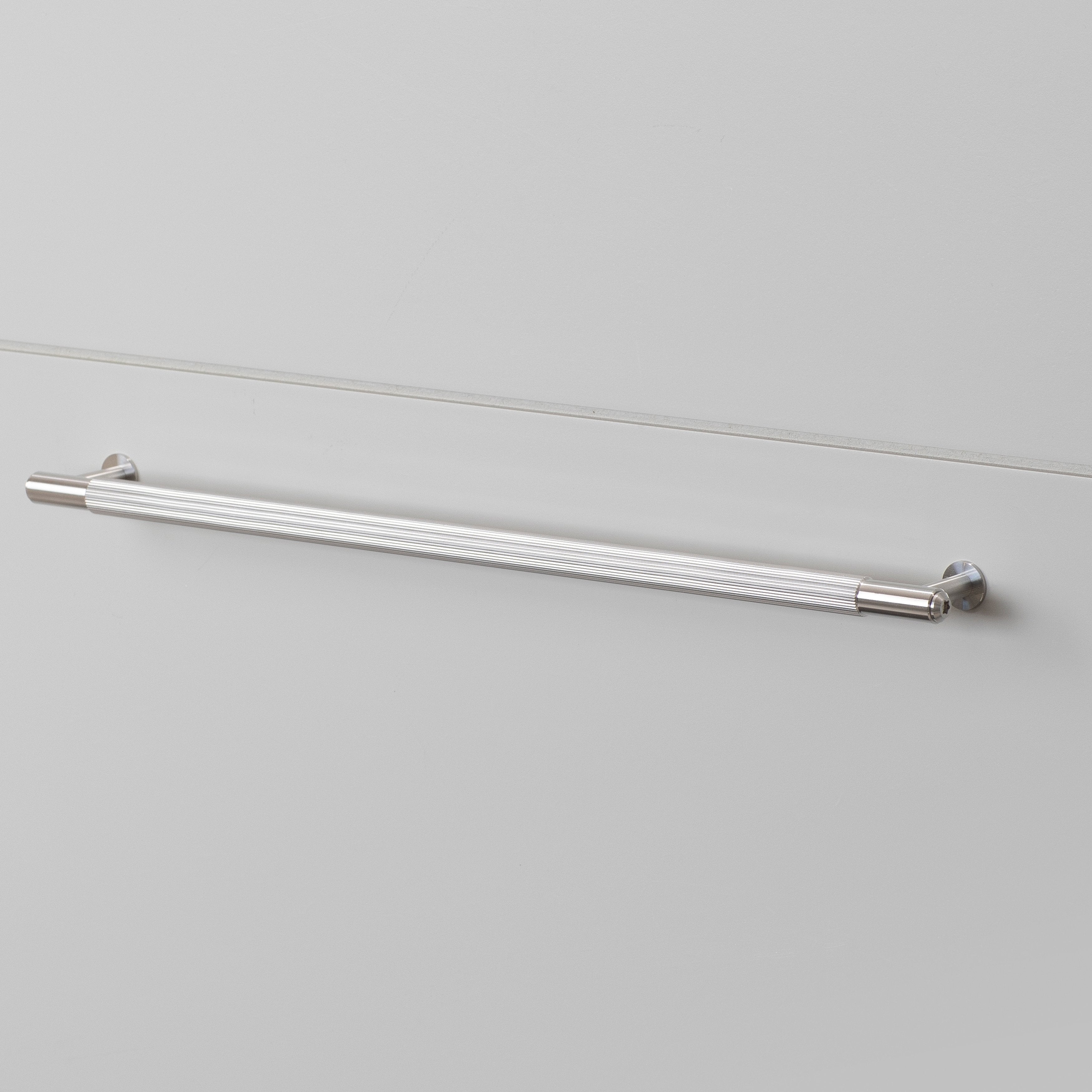 PULL BAR / LINEAR / STEEL - LARGE - No.42 Interiors