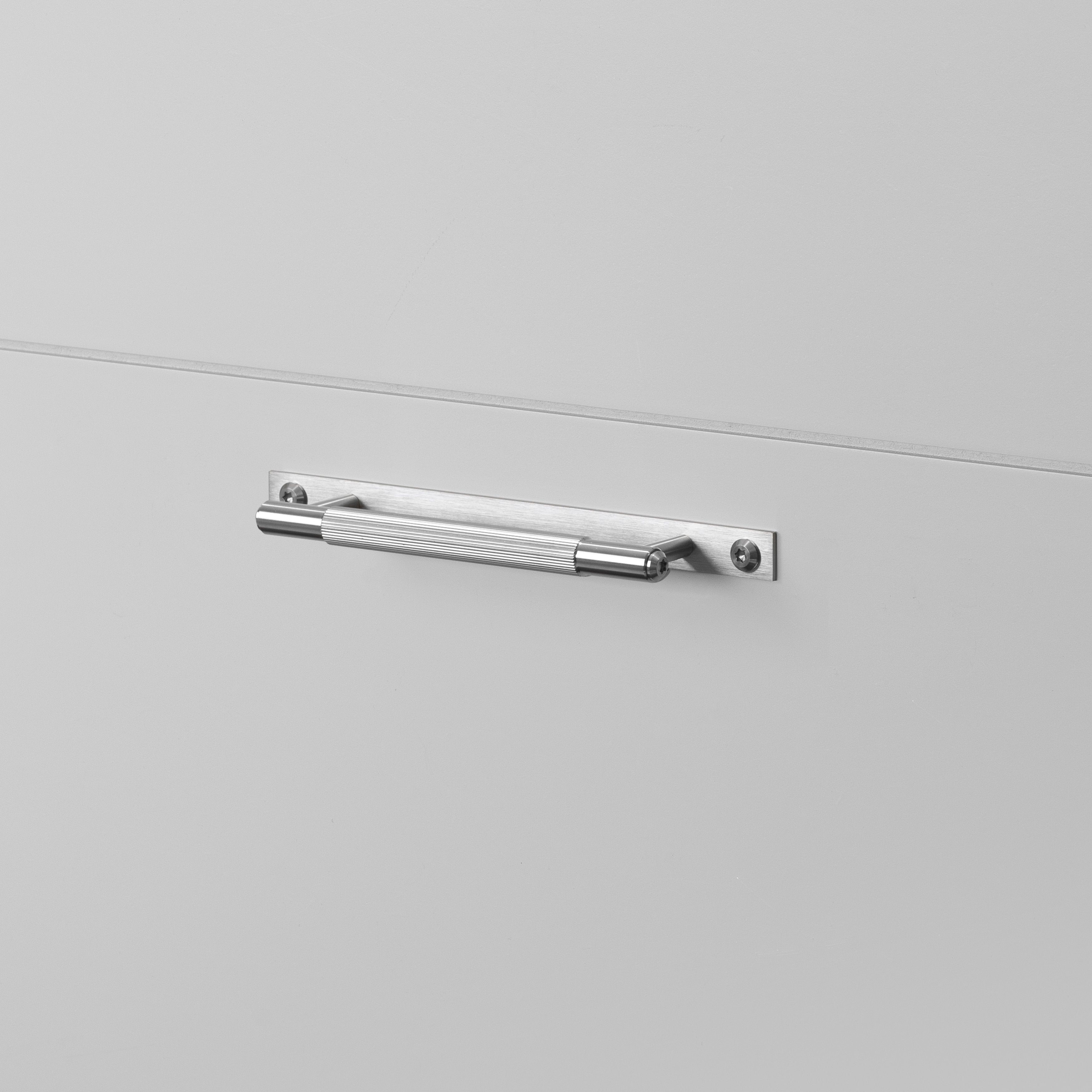 PULL BAR / PLATE / LINEAR / STEEL - SMALL - No.42 Interiors