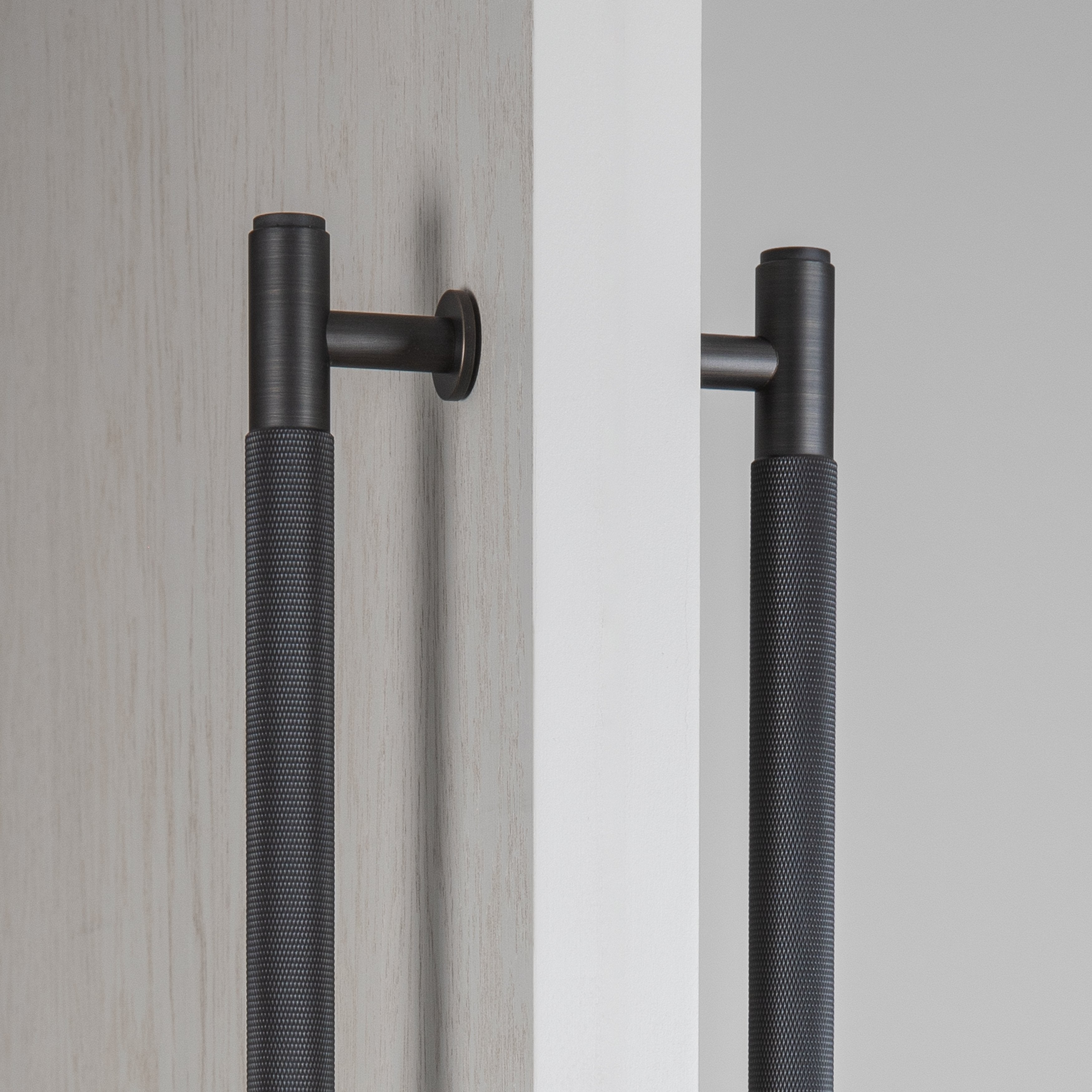 PULL BAR / DOUBLE-SIDED / SMOKED BRONZE