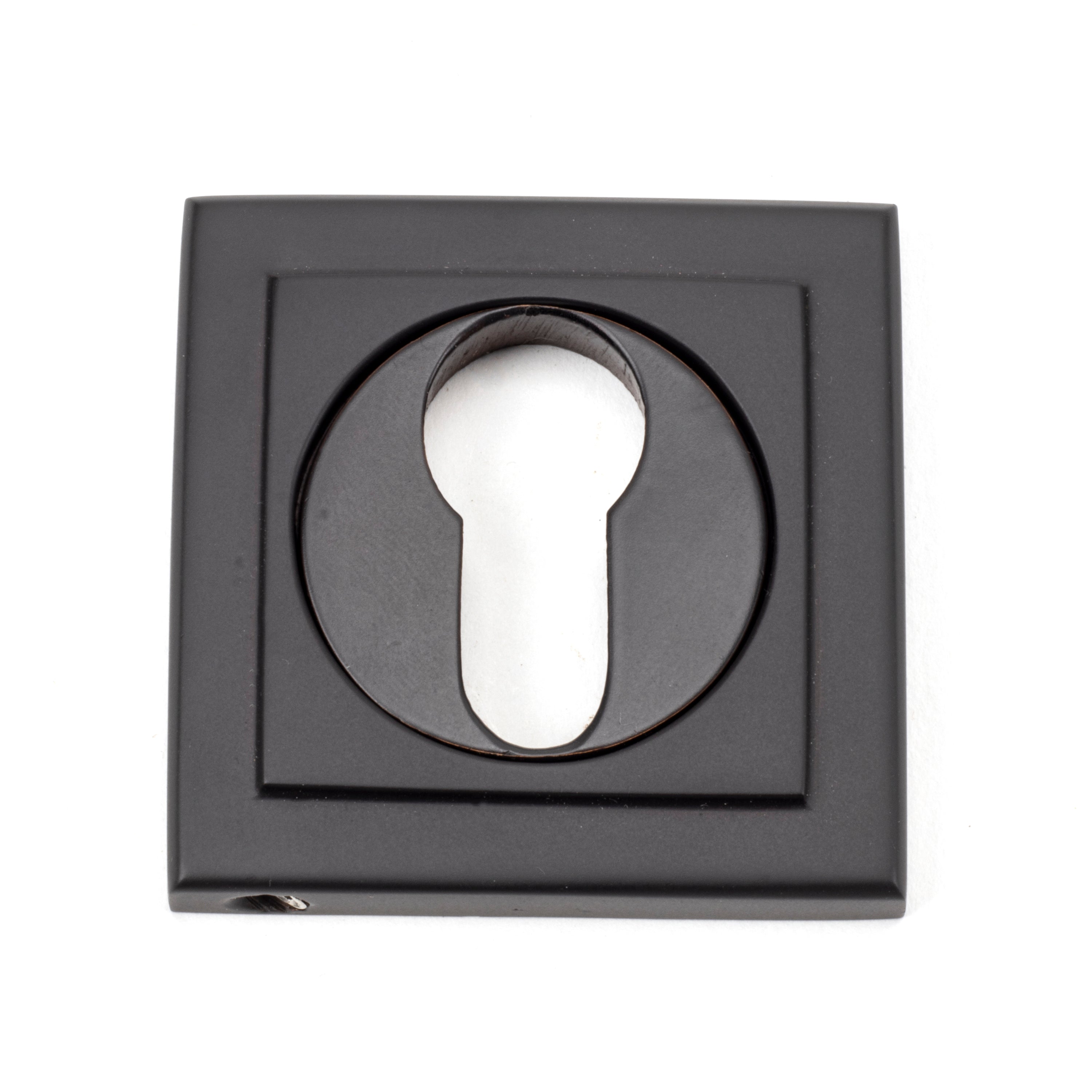 From the Anvil product code 46124 Aged Bronze Round Euro Escutcheon (Square), available at No.42 Interiors. Free Delivery on orders over £50. Looking for from the anvil stockists near me, No.42 Interiors on Carter Street, Uttoxeter has a wide range of From the Anvil Ironmongery on display and available to buy in-store or order with the option of next day delivery. 