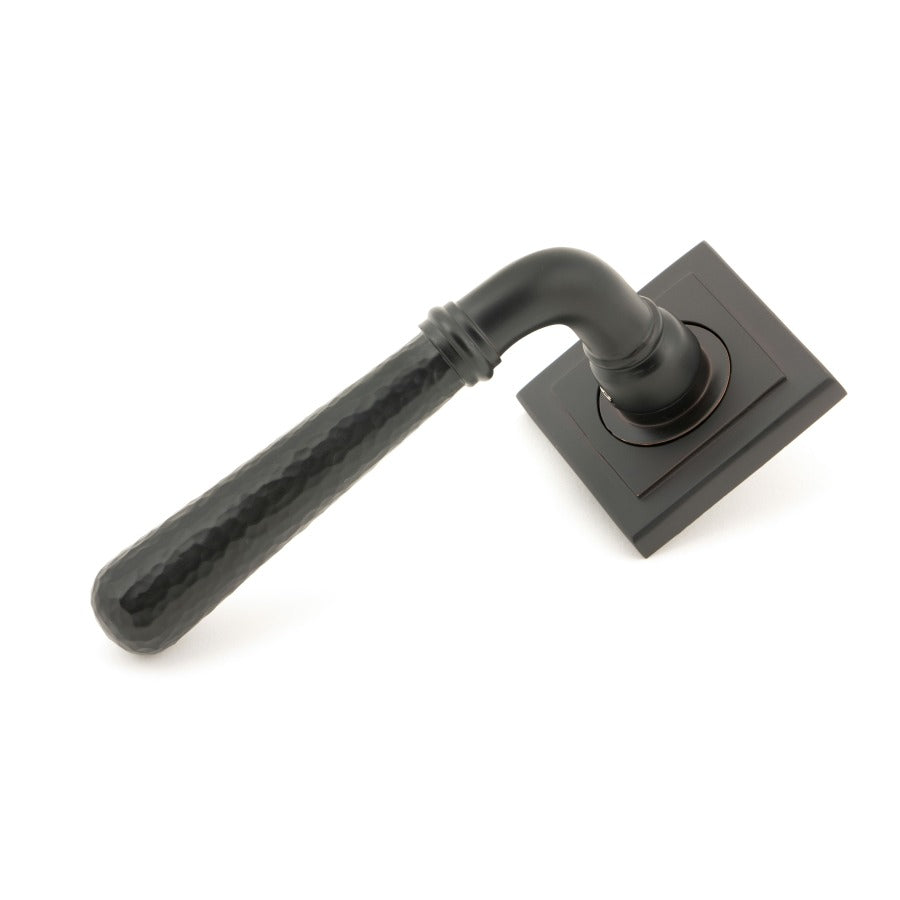 From the Anvil product code 46084 Aged Bronze Hammered Newbury Lever on Rose Set (Square) available at No.42 Interiors. Free Delivery on orders over £50. Looking for from the anvil stockists near me, No.42 Interiors on Carter Street, Uttoxeter has a wide range of From the Anvil Ironmongery on display and available to buy in-store or order with the option of next day delivery. 